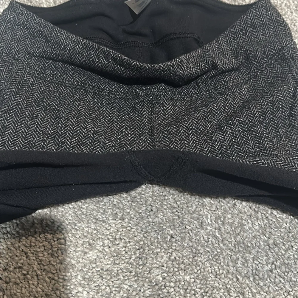Ivivva by Lululemon black and‎ herringbone leggings girls size 8